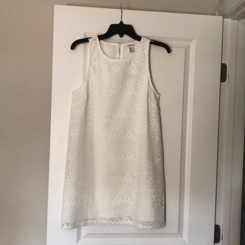 NWT size M white eyelet/crotchet dress